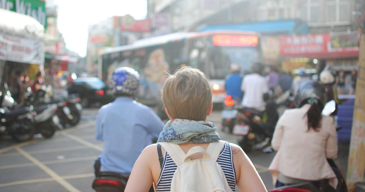 La Generación Z vuelve al chat de texto: por qué lo instantáneo supera a los Stories
