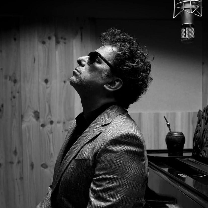 Andrés Calamaro, estadio azteca — rock y tango desde buenos aires