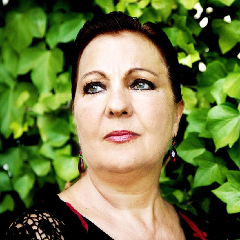 Carmen Linares, la académica del cante — referencia universal
