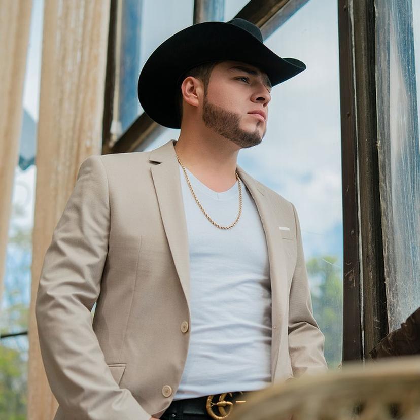 Lenin Ramírez, vocalista con corridos picantes y canciones del regional actual