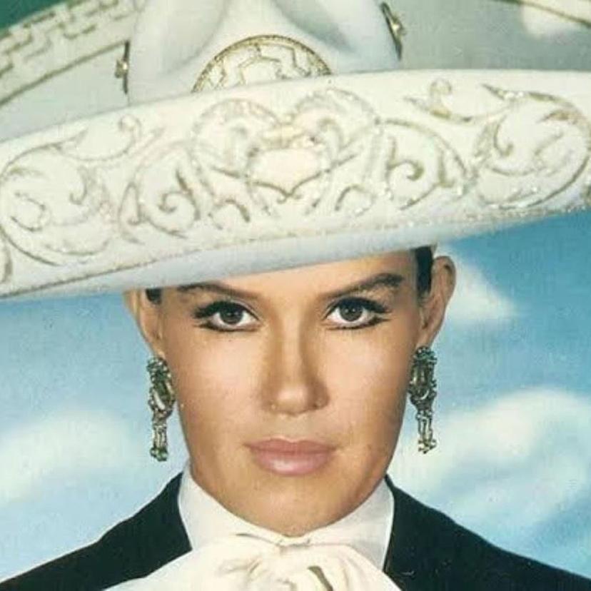 Lucha Villa, la guitarra llorona — ranchera con alma clásica