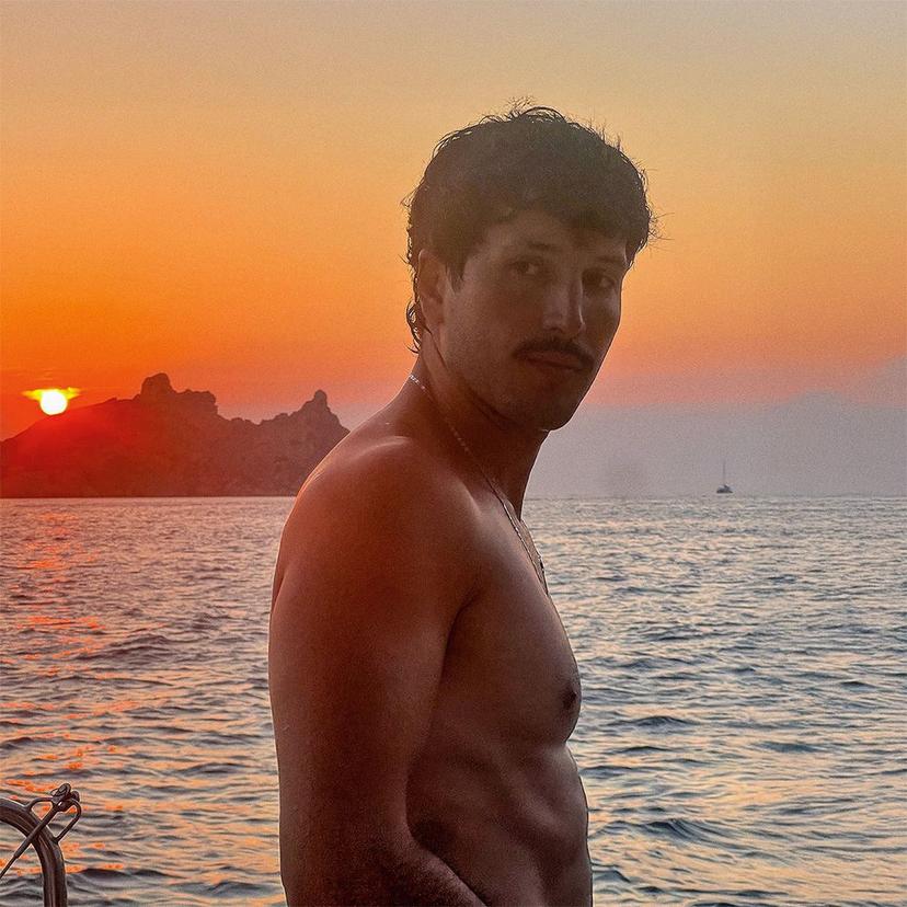 Sebastián Yatra, robarte un beso — pop tropical colombiano del siglo xxi